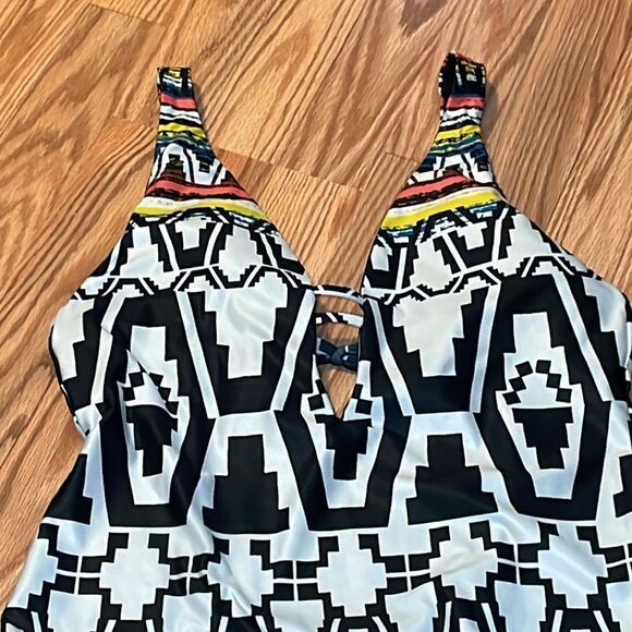 Becca Tribal Primitive Print Black White 1 piece swimsuit, bathing, tank, Large - Picture 2 of 10